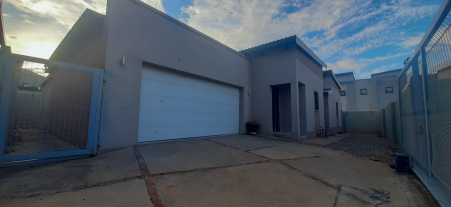 To Let 3 Bedroom Property for Rent in Geelhoutpark North West